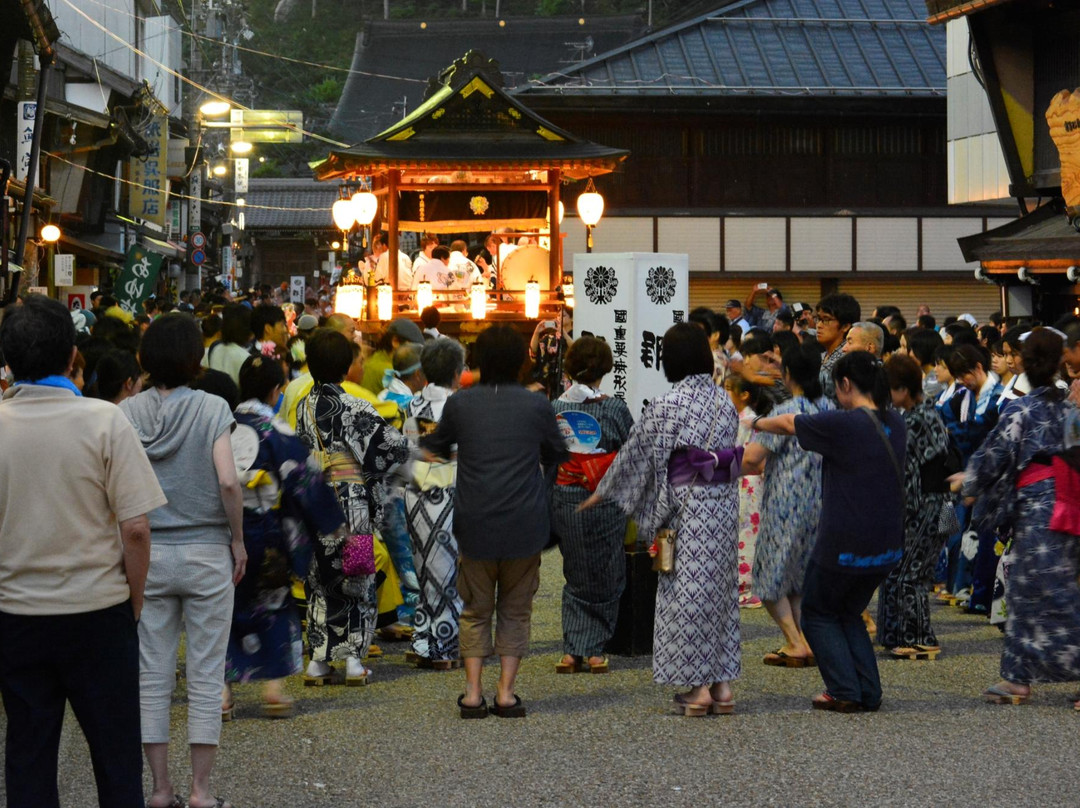 Tetsuya Odori (Gujo Odori)-郡上市必去景点