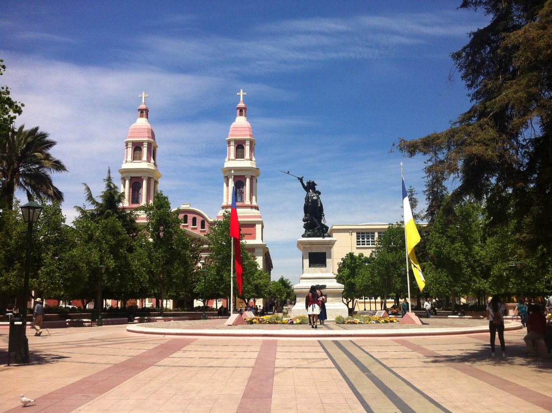 Plaza de los Heroes景点图片