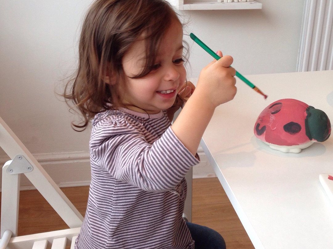 Emily's Paint A Pot景点图片