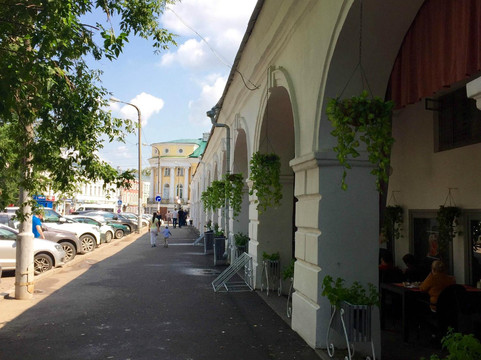 Strelnikovo餐馆和美食-Cafe-Bar Kamelot