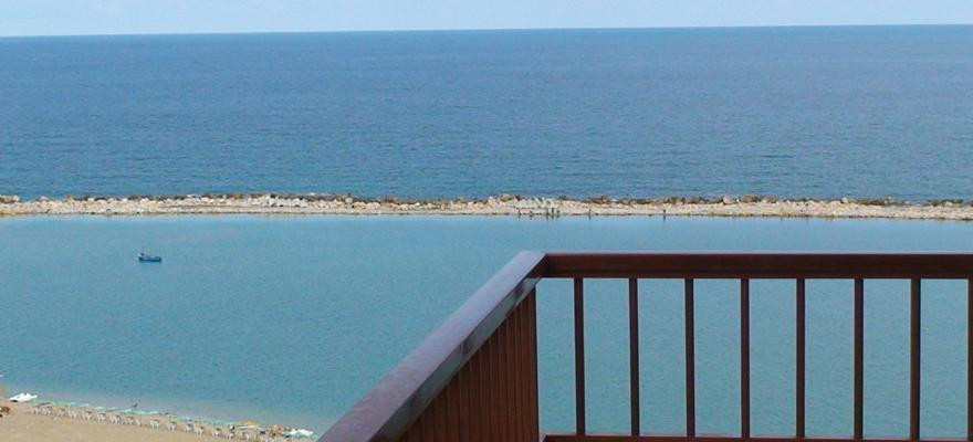 亚历山大地中海套房酒店主图