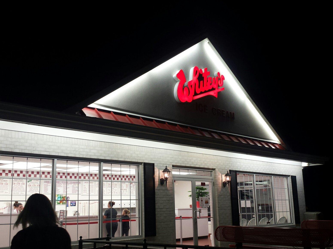 罗克艾兰餐馆和美食-Whitey's Ice Cream