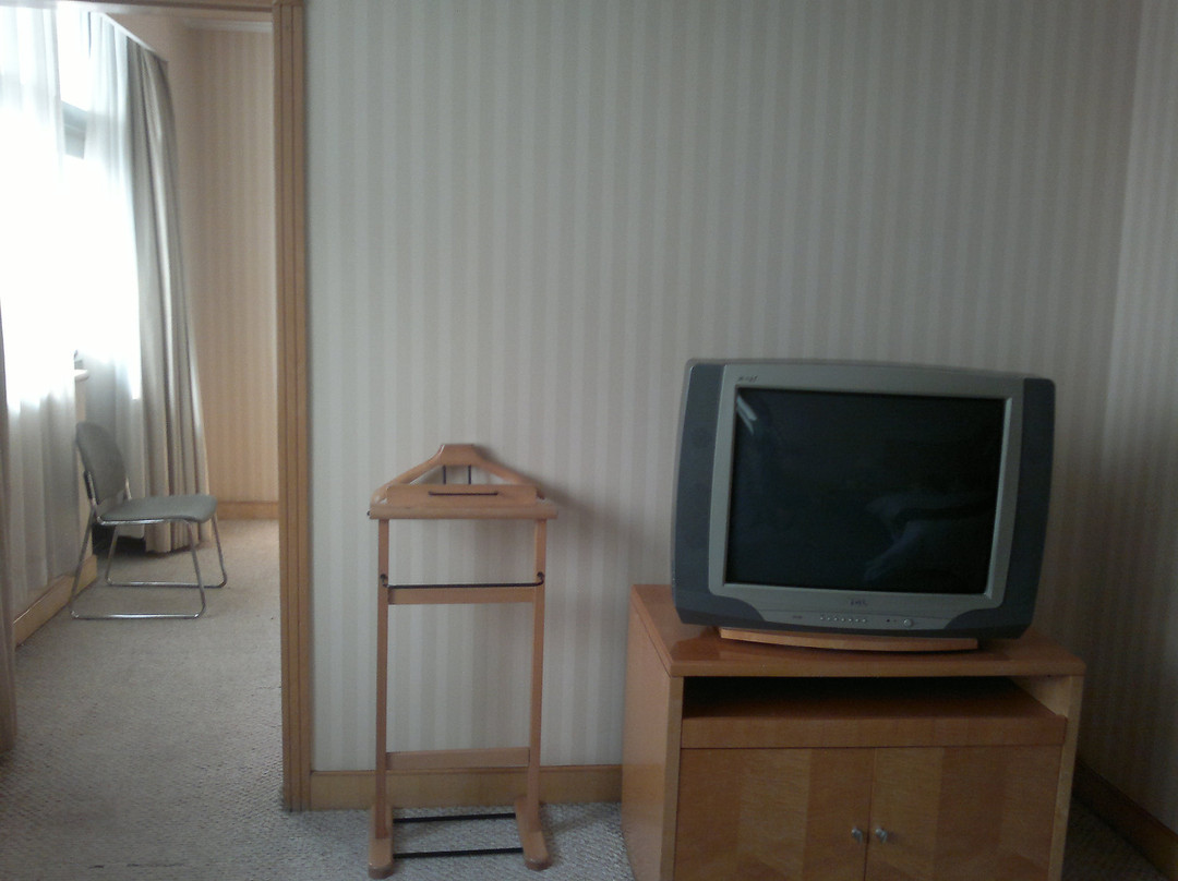 燕春花园酒店主图