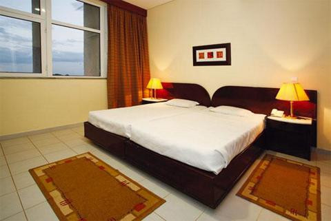 吉拉索尔楠普拉酒店主图