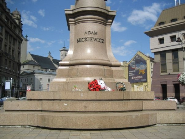 Adam Mickiewicz Monument-利沃夫必去景点