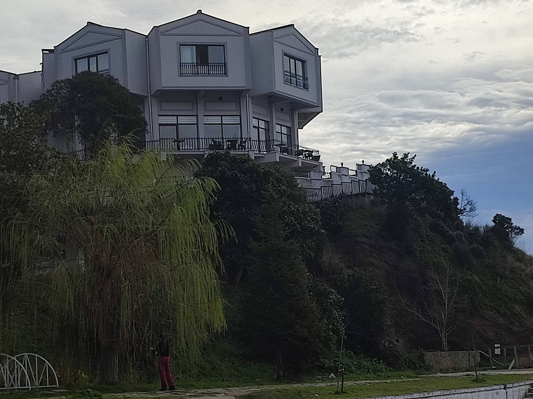 Ada Hotel