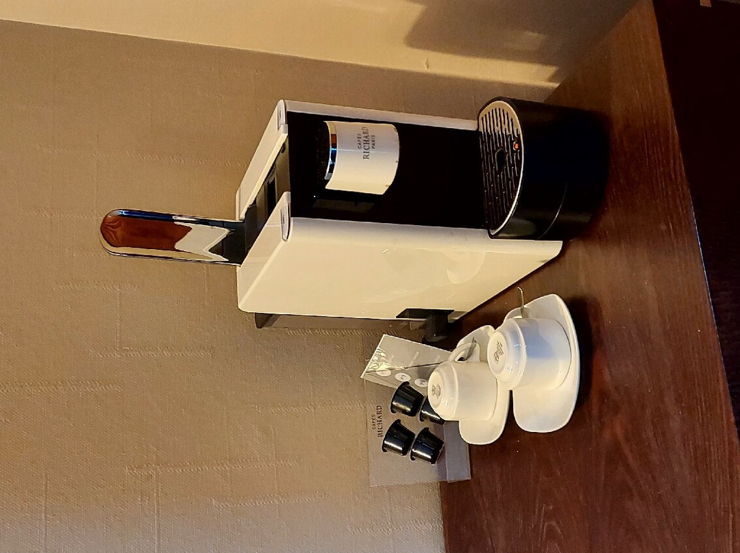 德贝尔尼酒店主图