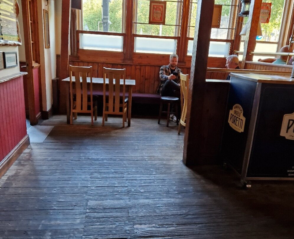 The Ship And Mitre Pub .
