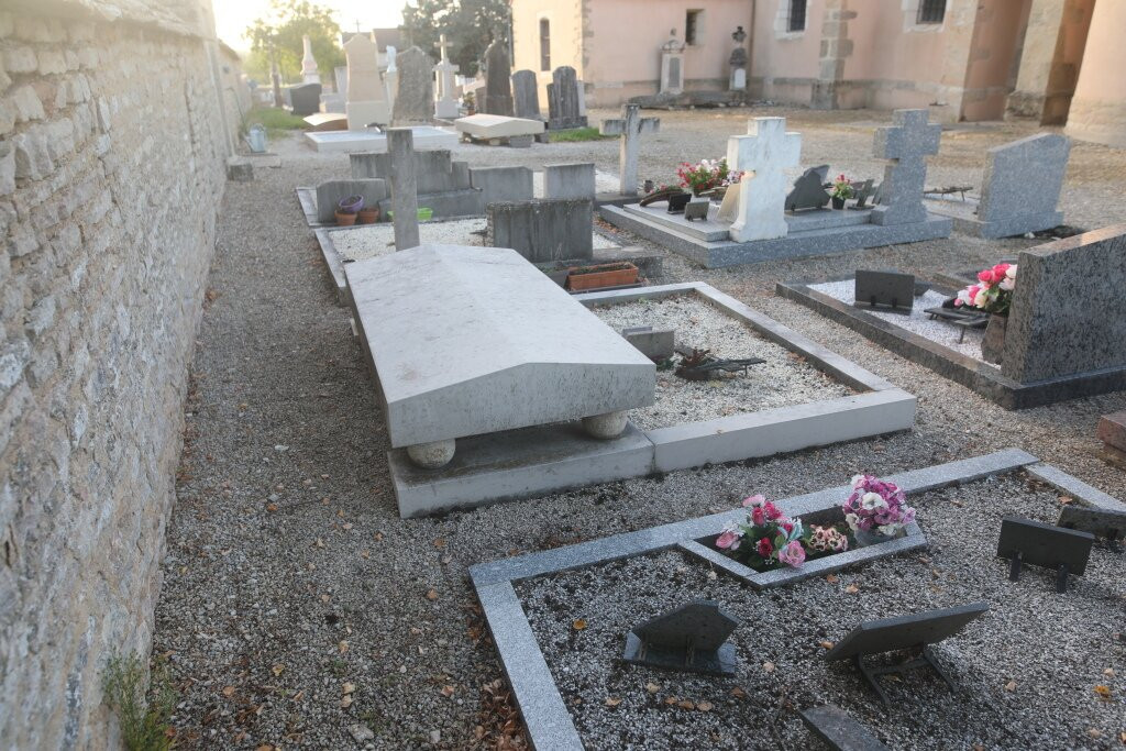 Cimetière Communal de Sainte-Marie-la-Blanche景点图片