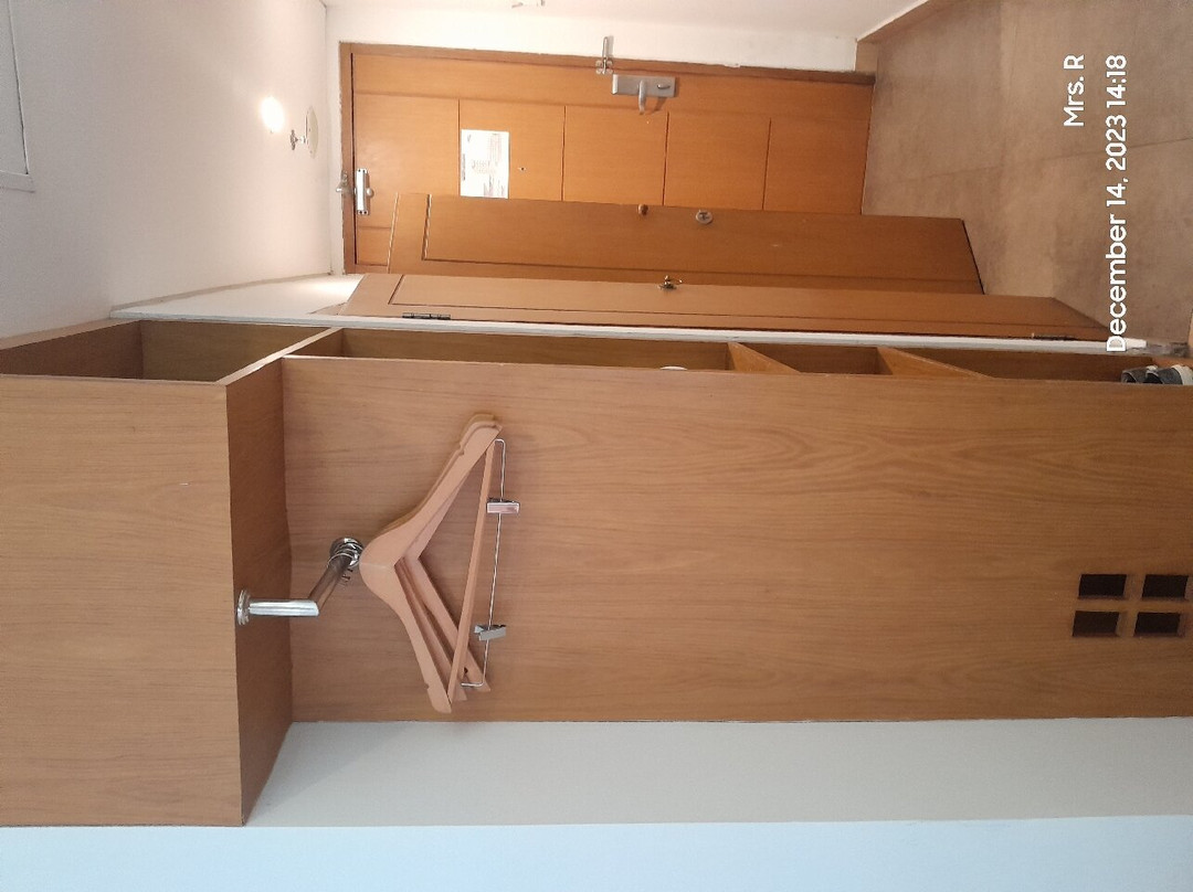 登巴萨金色郁金香基本酒店主图