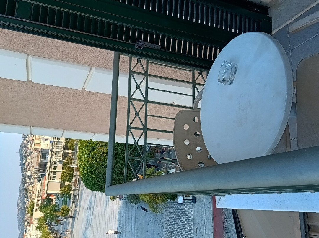 洛里安普莱萨酒店主图