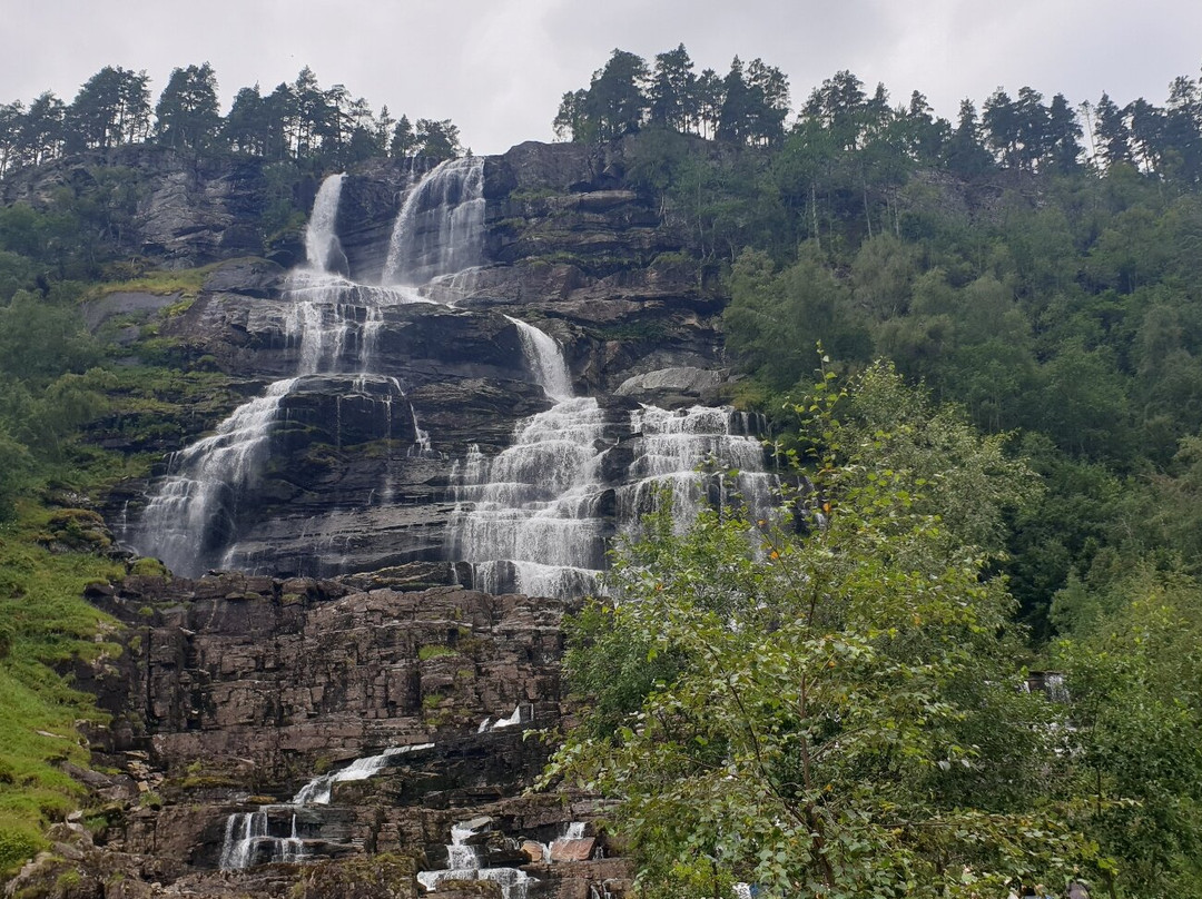 Tvindefossen景点图片