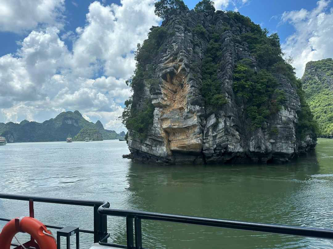 The Halong Catamaran-下龙湾必去景点