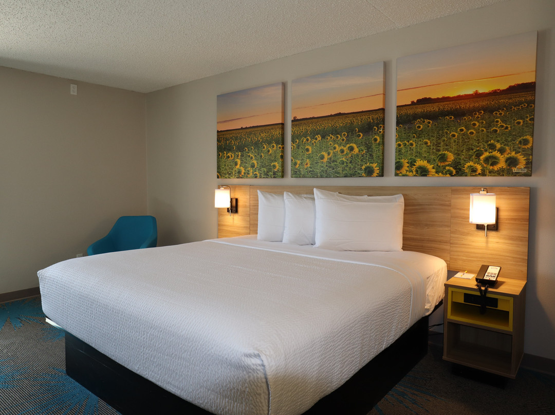 Days Inn & Suites By Wyndham