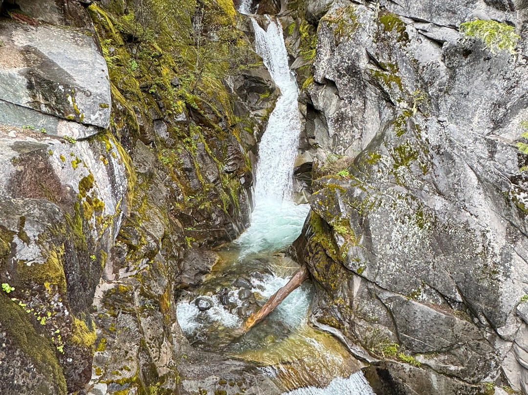Christine Falls Viewpoint景点图片