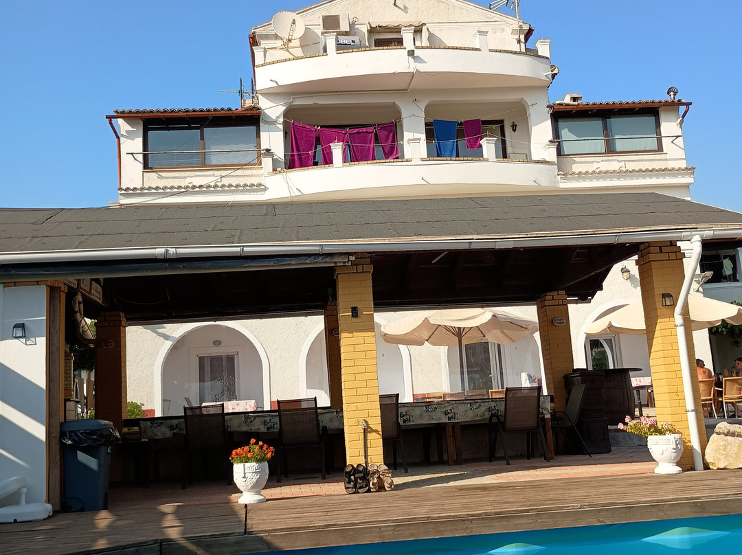 Villa Mike 105