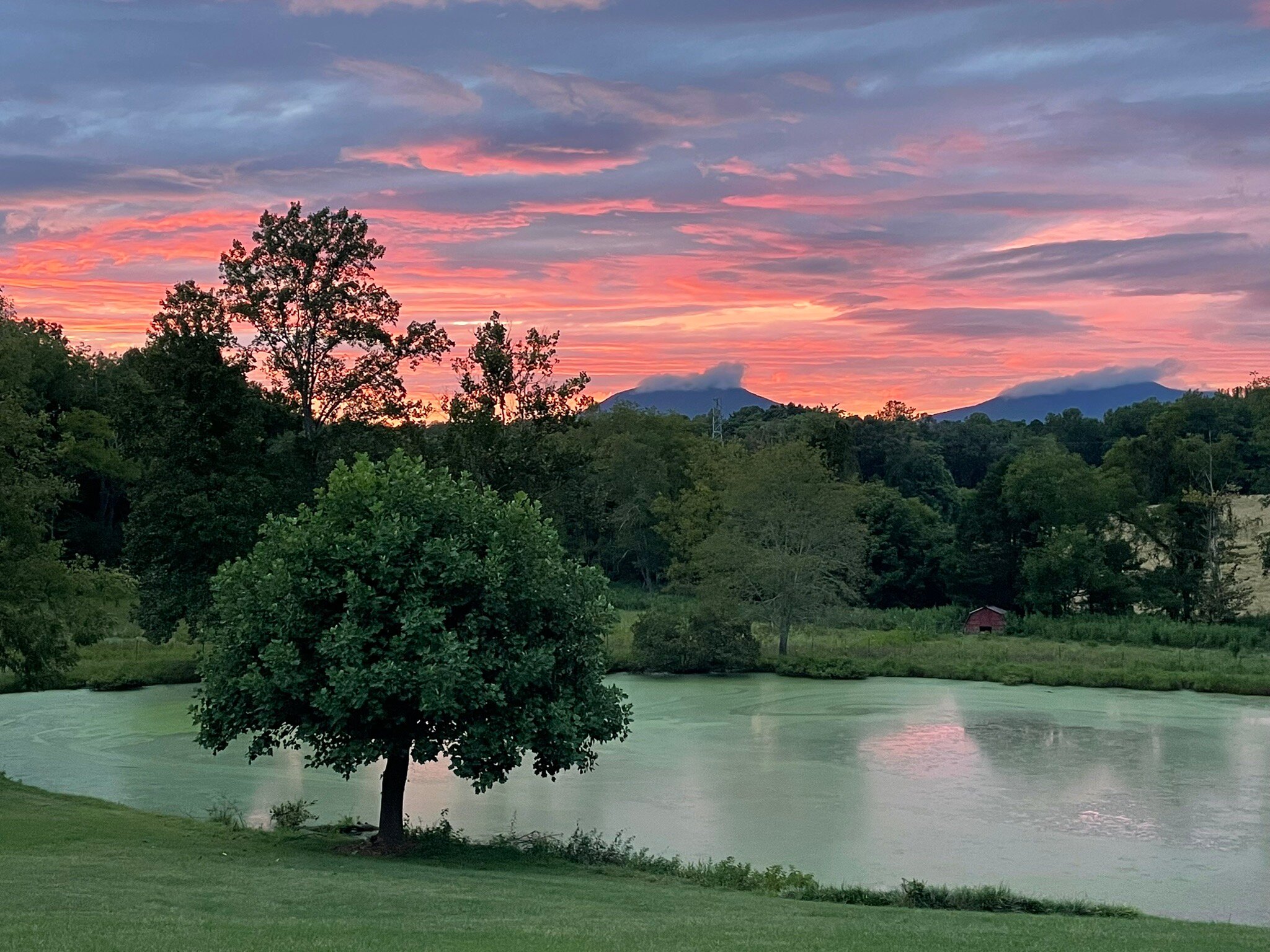 Vanquility Acres Inn & Peaksview Cottages-官方