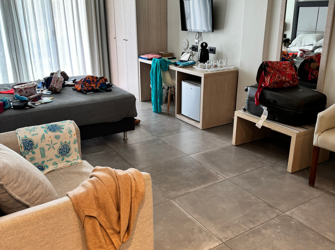 Astra Village Hotel & Suites主图