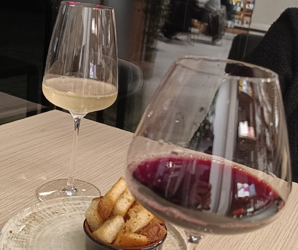 Wine Hub | Esperienze di vino e cibo