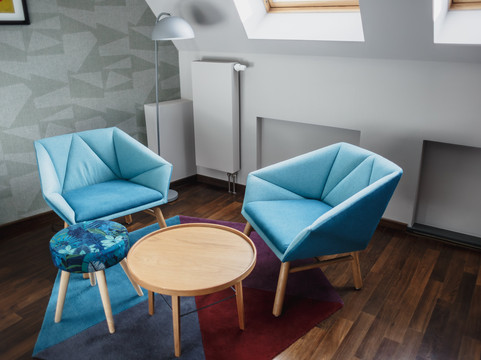 马戏团酒店主图