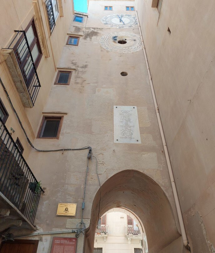 Porta Oscura e Torre Dell'Orologio-特拉帕尼省必去景点