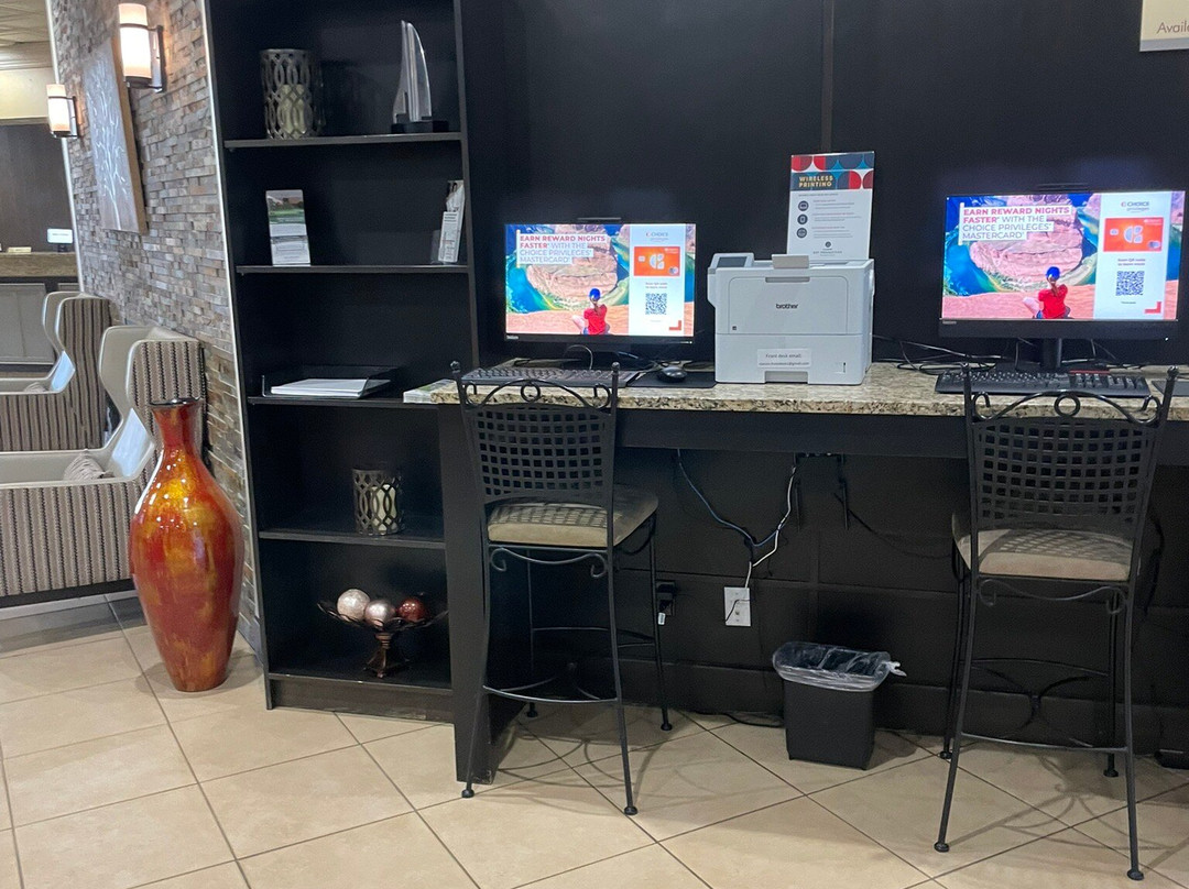 Clarion Inn Airport主图