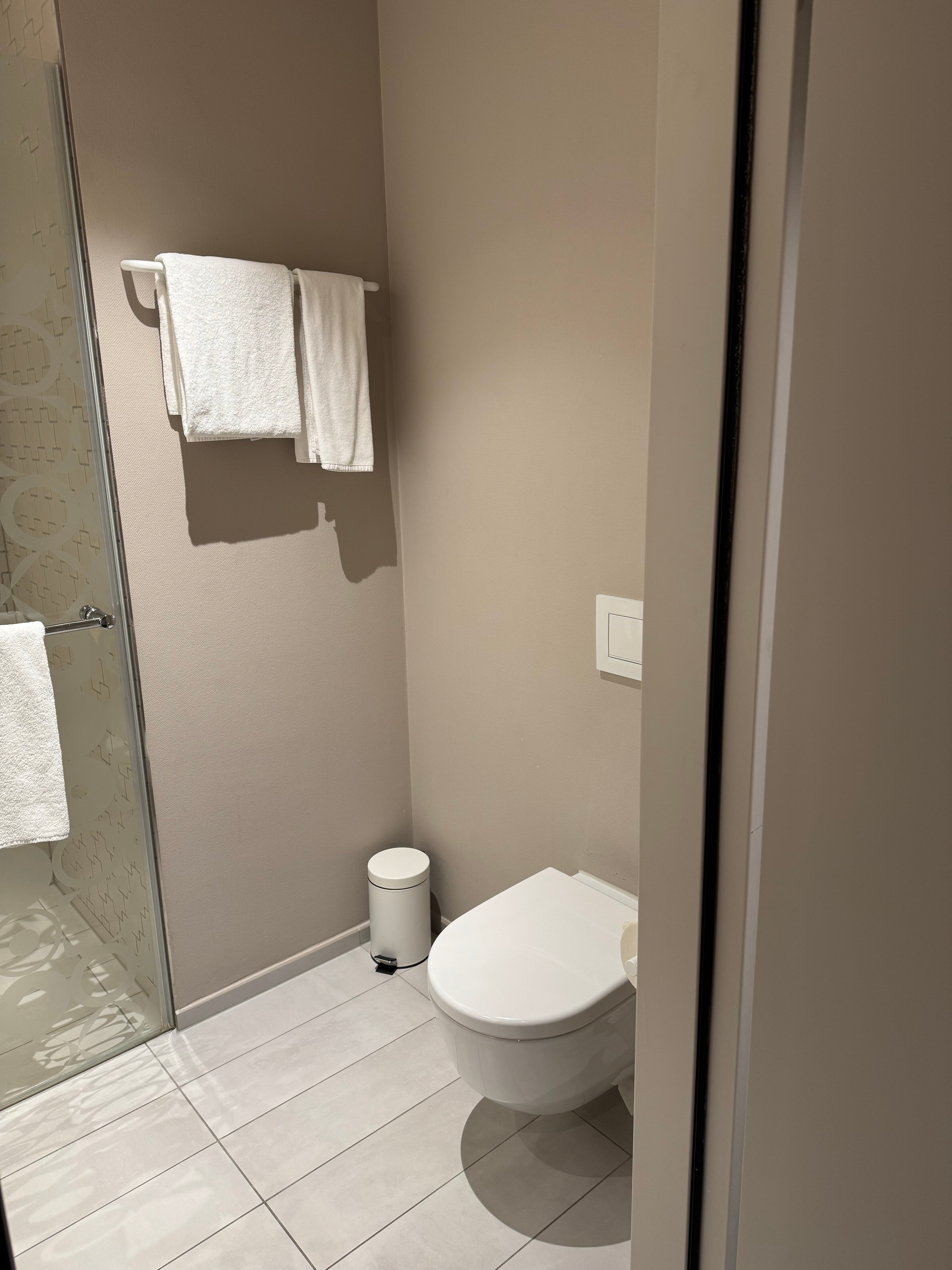 Hyatt Place Zurich Airport The Circle-浴室