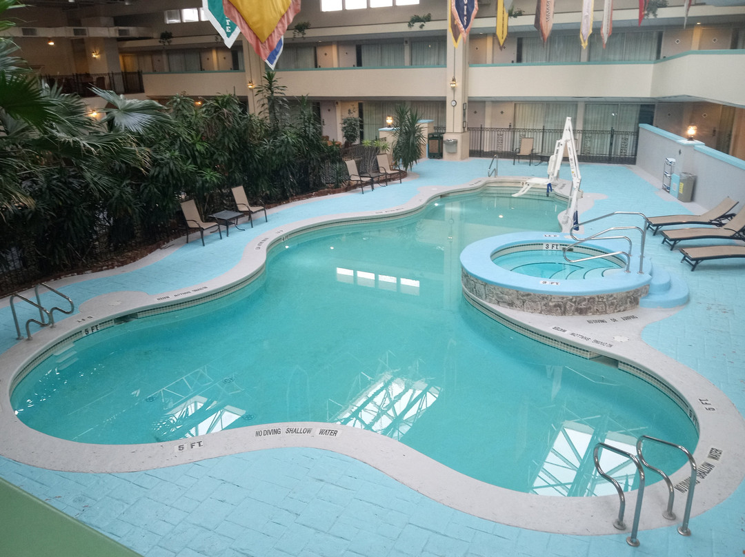 Ramada by Wyndham State College Hotel & Conference Center主图