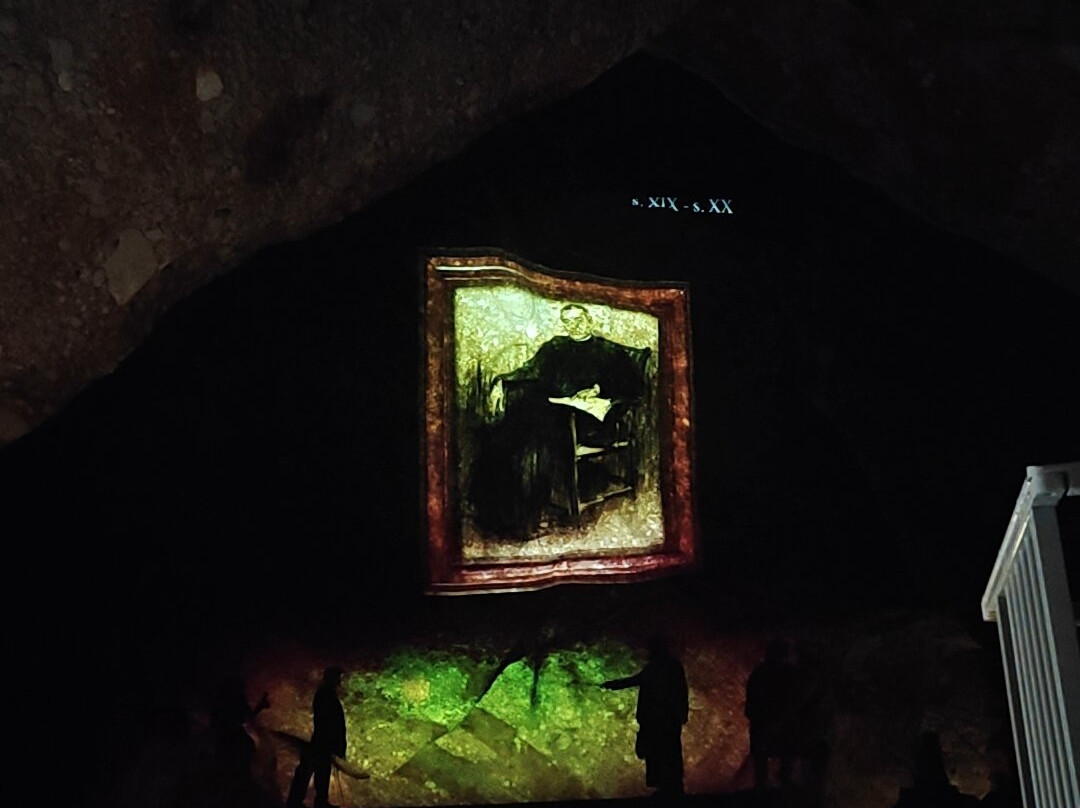 Coves Del Salnitre-Collbato必去景点