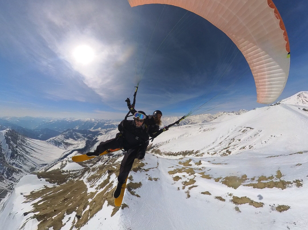 Paragliding in Georgia, Gudauri with SkyAtlantida-古道里必去景点