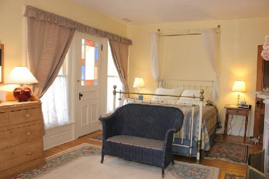 No. 9 Restaurant & Inn主图