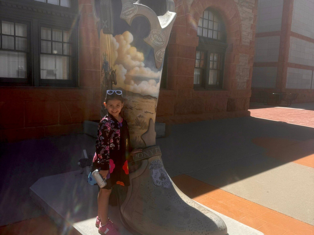 Cheyenne Big Boots-夏延必去景点