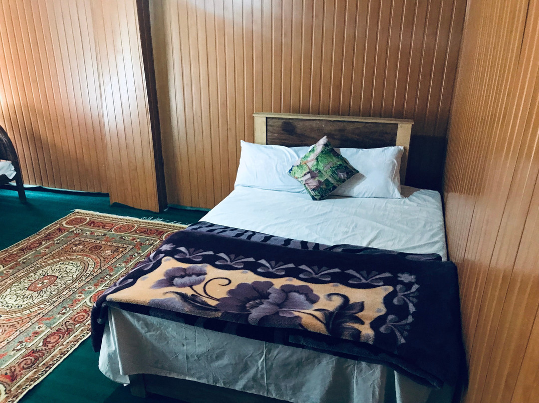 Rama Lake View Hotel And Restaurant