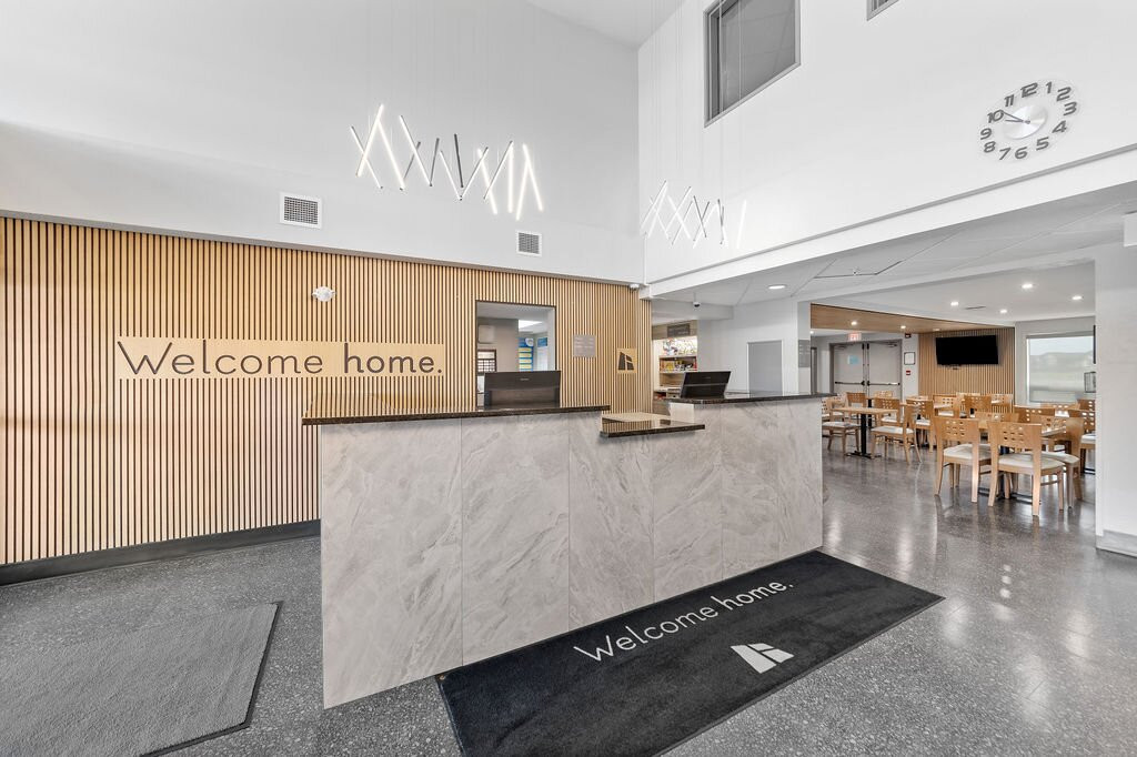 劳埃德明斯特速8酒店