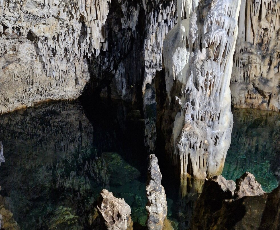 Anahulu Cave - The Underground Swimming Pool-Haveluliku必去景点