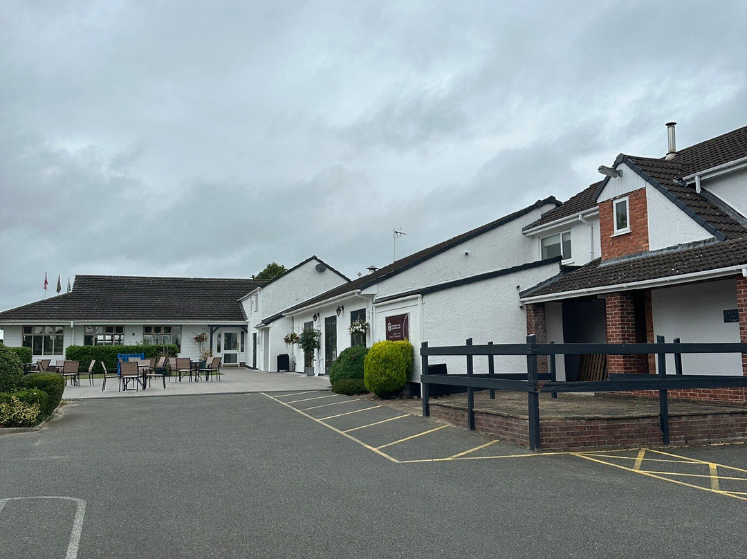 霍尔特住宿酒店主图