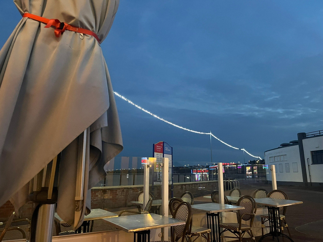 Pier Hotel主图