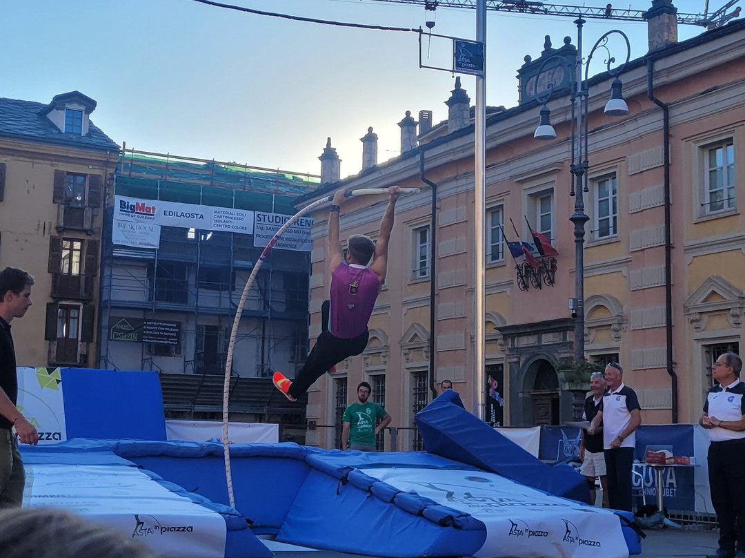 Piazza Emile Chanoux-奥斯塔必去景点