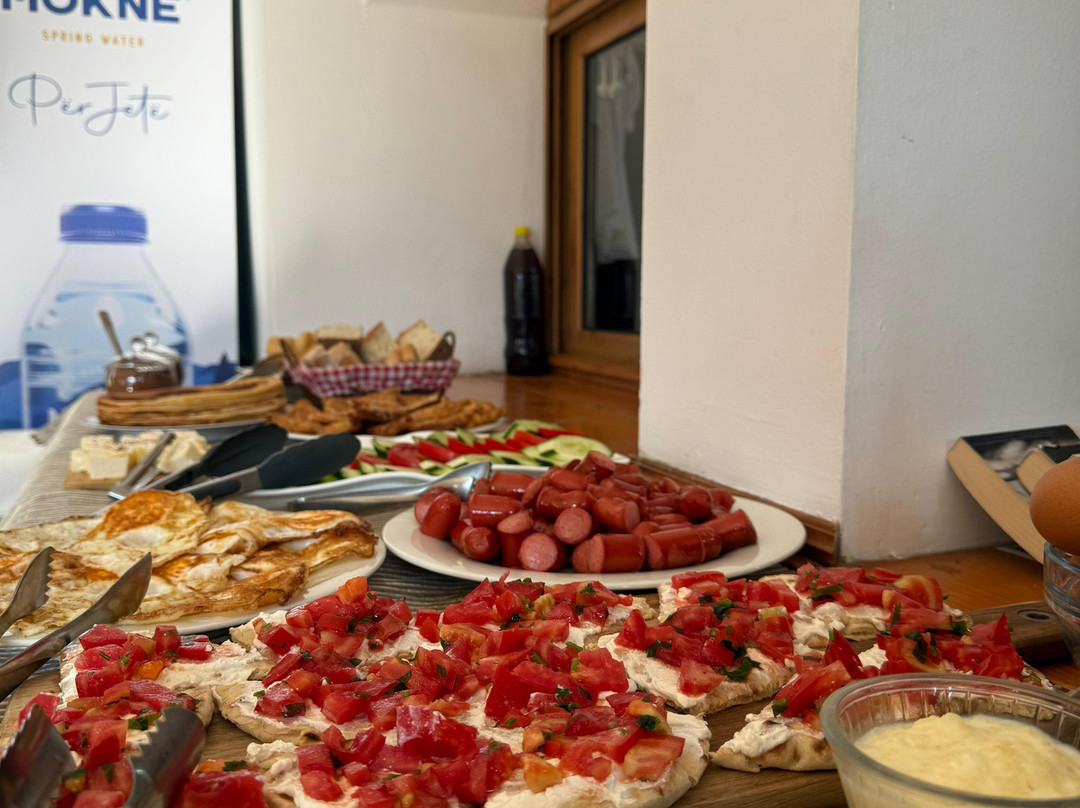 Vellezrit Guri Restaurant/Hotel主图