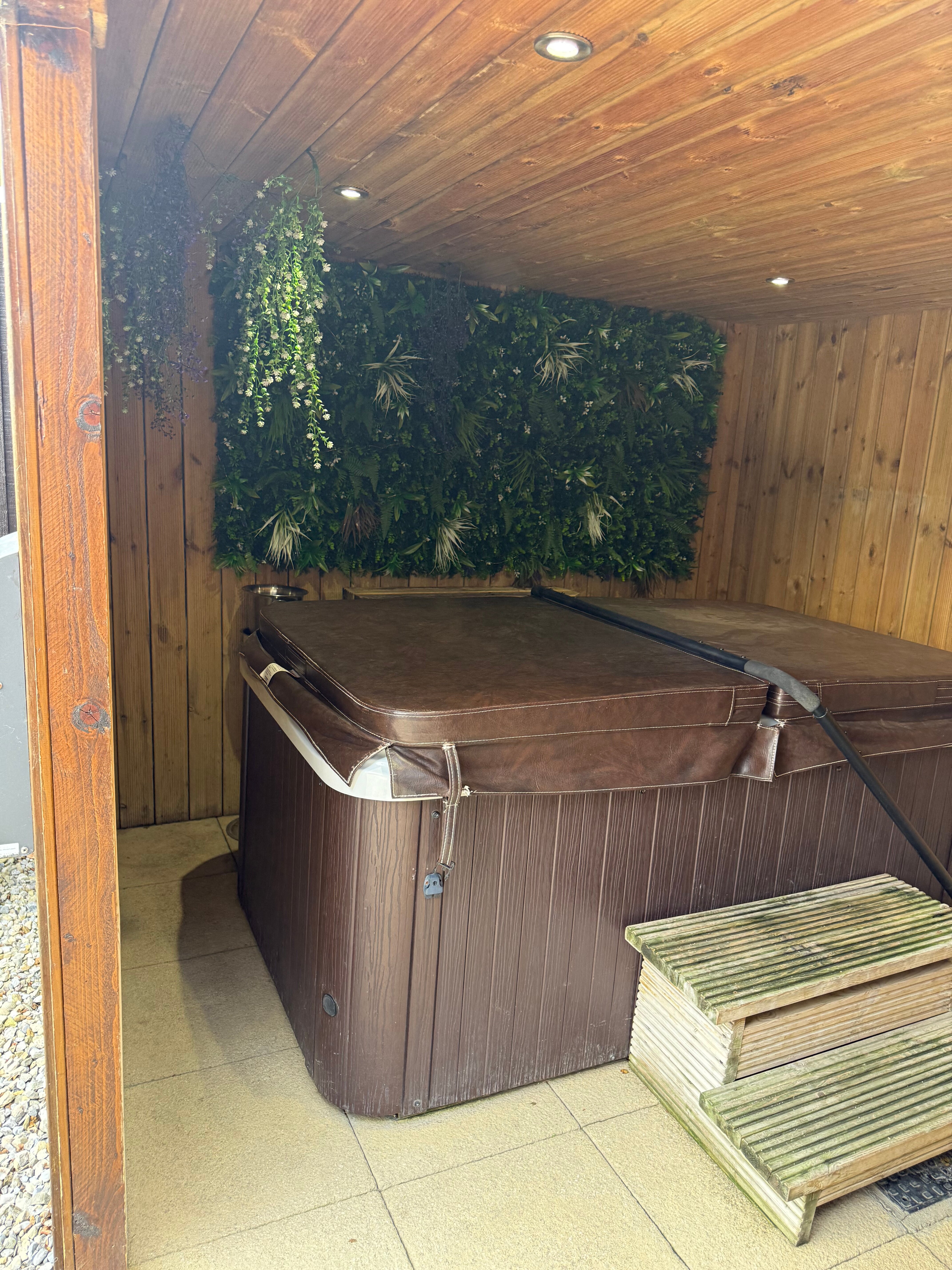 Hot Tub Hideaway-官方