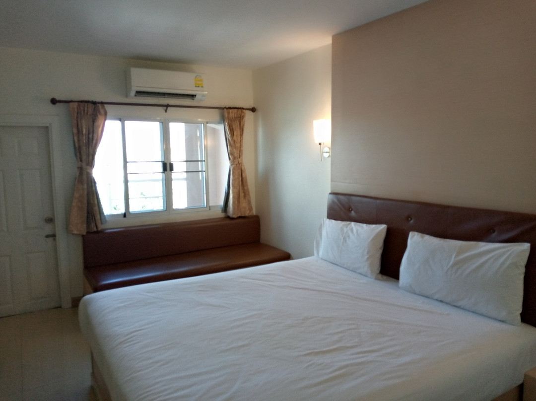 P.A. Thani Hotel主图