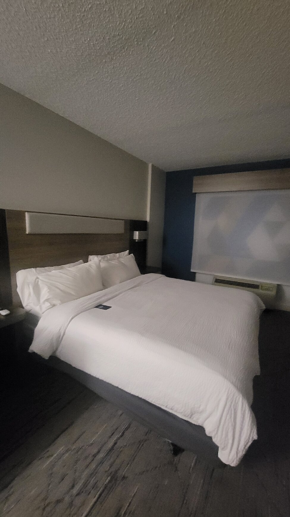 纽贝里快捷假日及套房酒店-官方