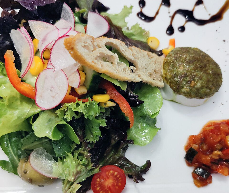 阿德勒白陶酒店主图