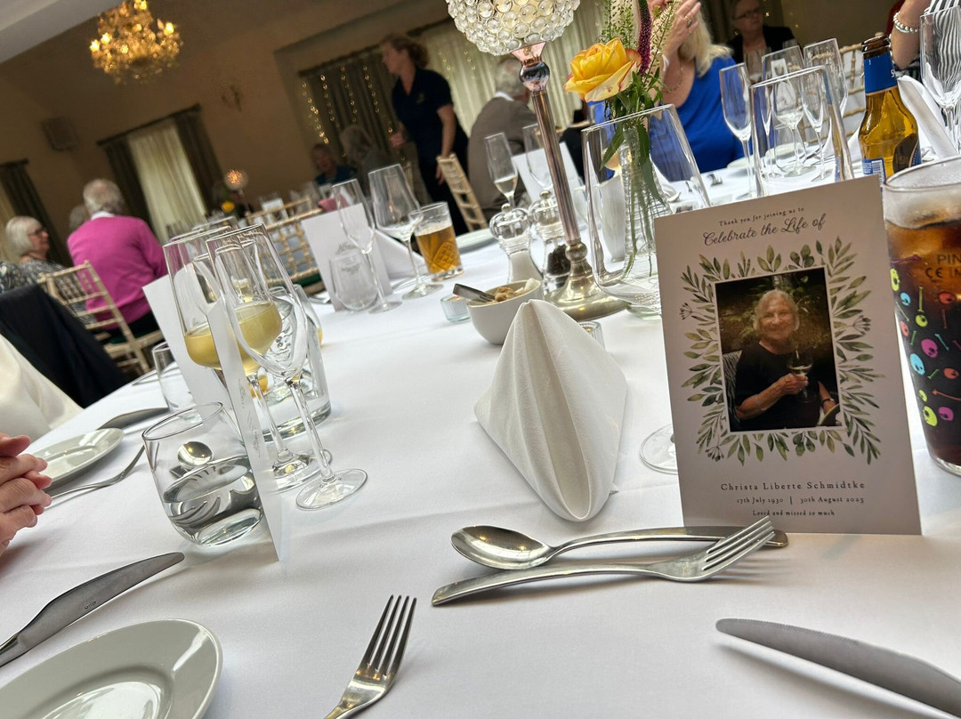 The Falcon Hotel主图