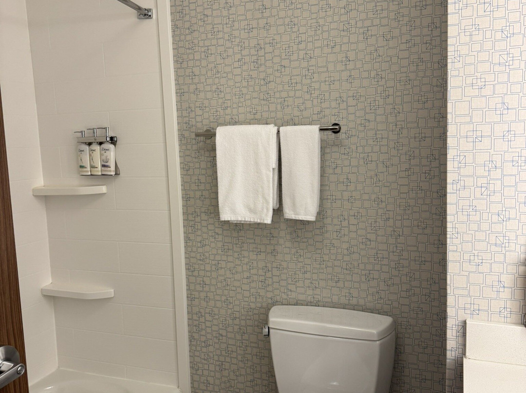 Holiday Inn Express & Suites Bismarck by IHG主图