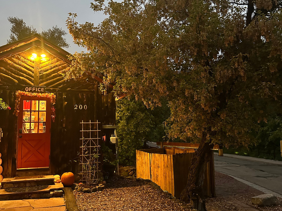 Foot of the Mountain Motel主图