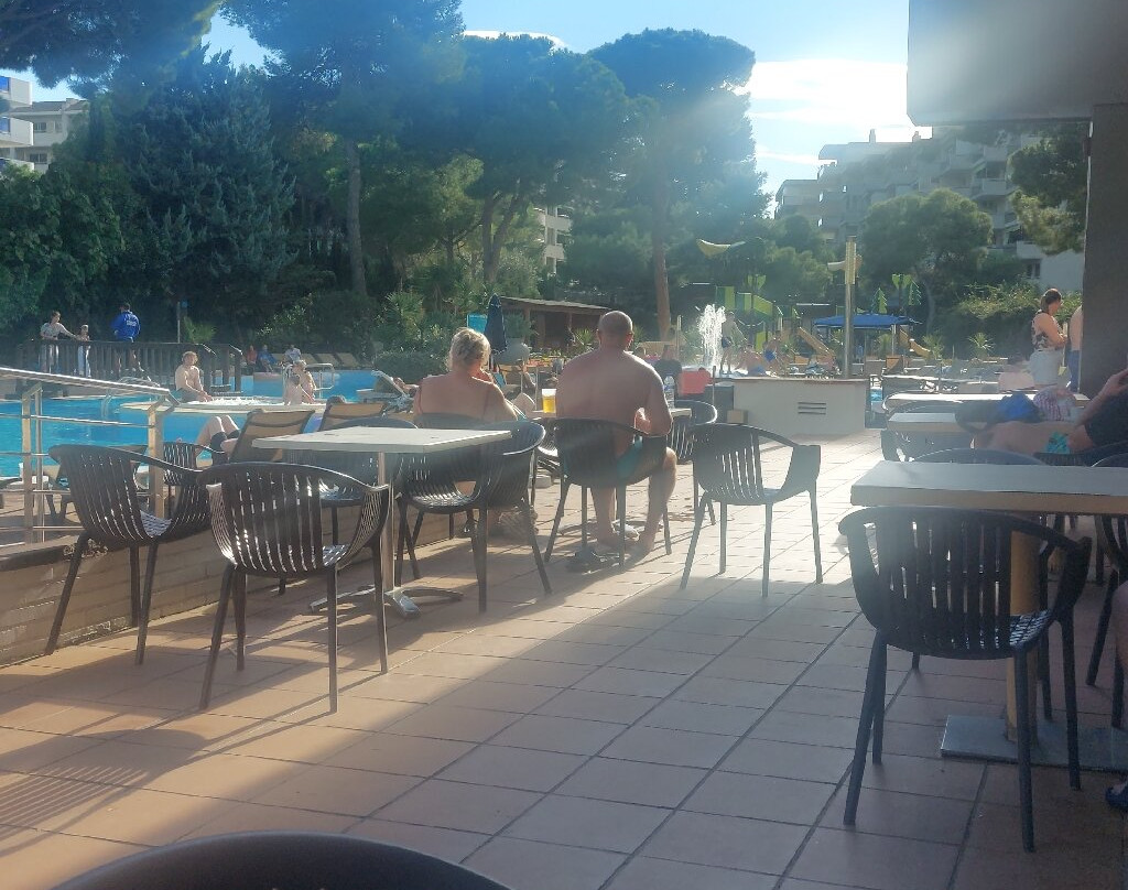 Golden Avenida Family Suites主图