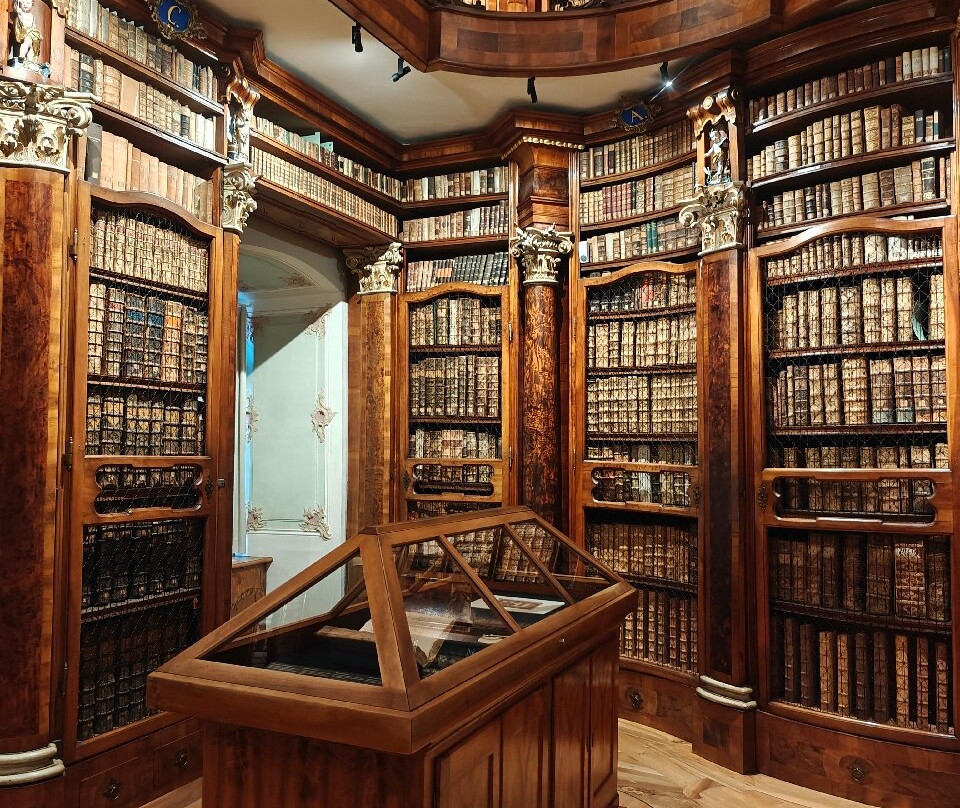 圣加仑修道院图书馆（Stiftsbibliothek）-圣加仑必去景点