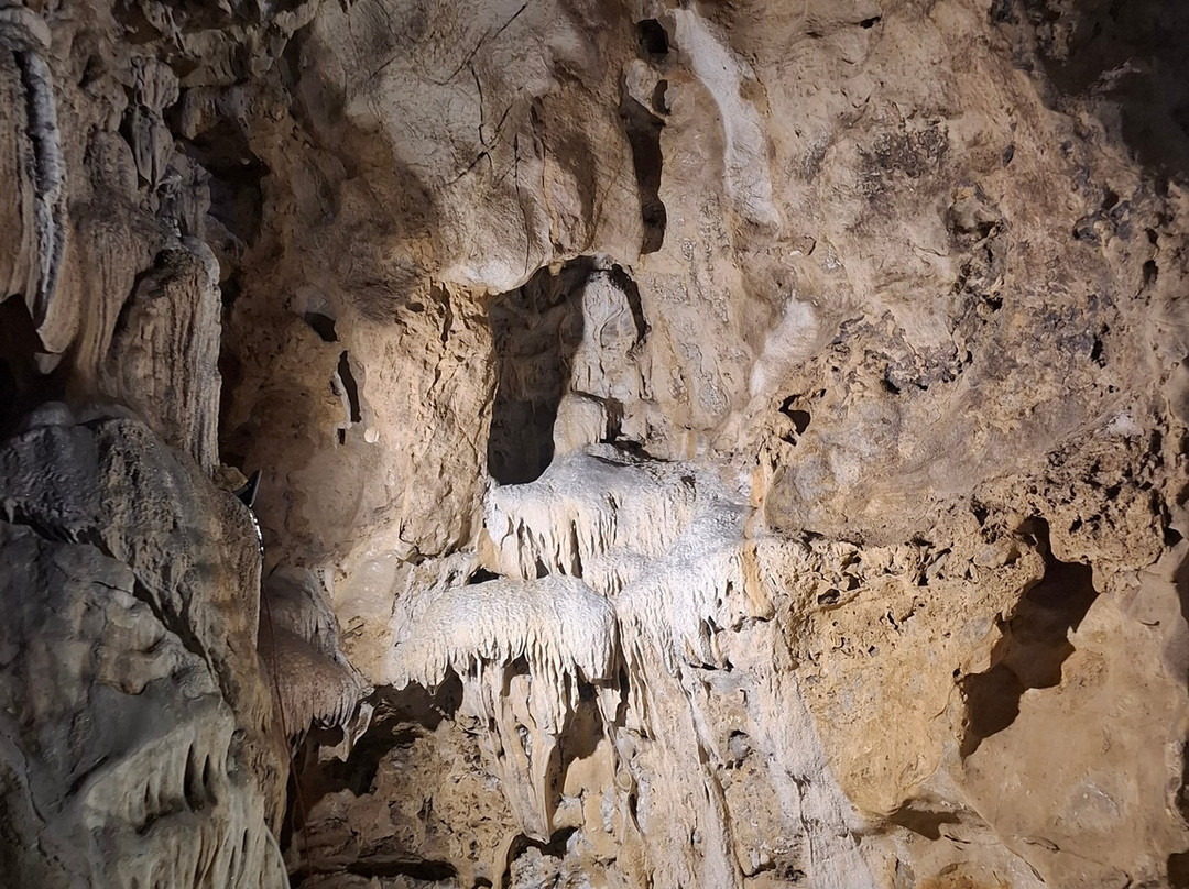 Hoa Cuong Cave-Gia Luan必去景点