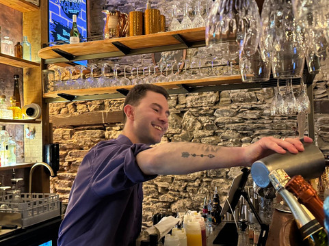 Henderson & Glass主图